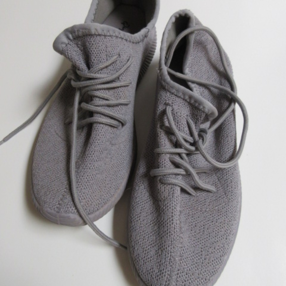 QUPID GRAY MESH LACED SHOES Size 8